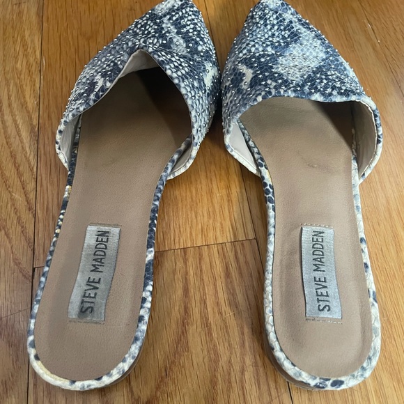 Steve Madden Studded Snake Print Mule Size 8 - Picture 3 of 4